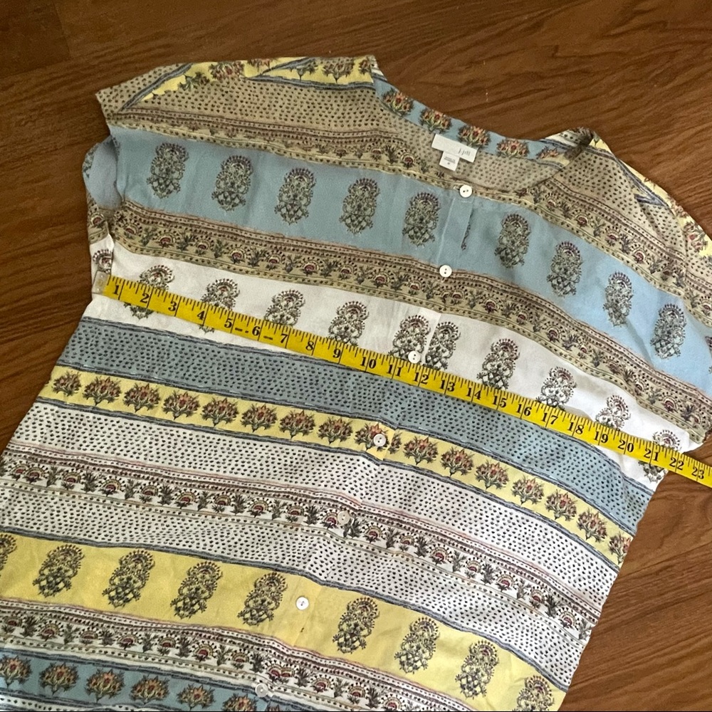 💥SOLD💥 J. Jill Multicolor Floral Print Button Down Top. Women’s size Medium - Picture 9 of 12